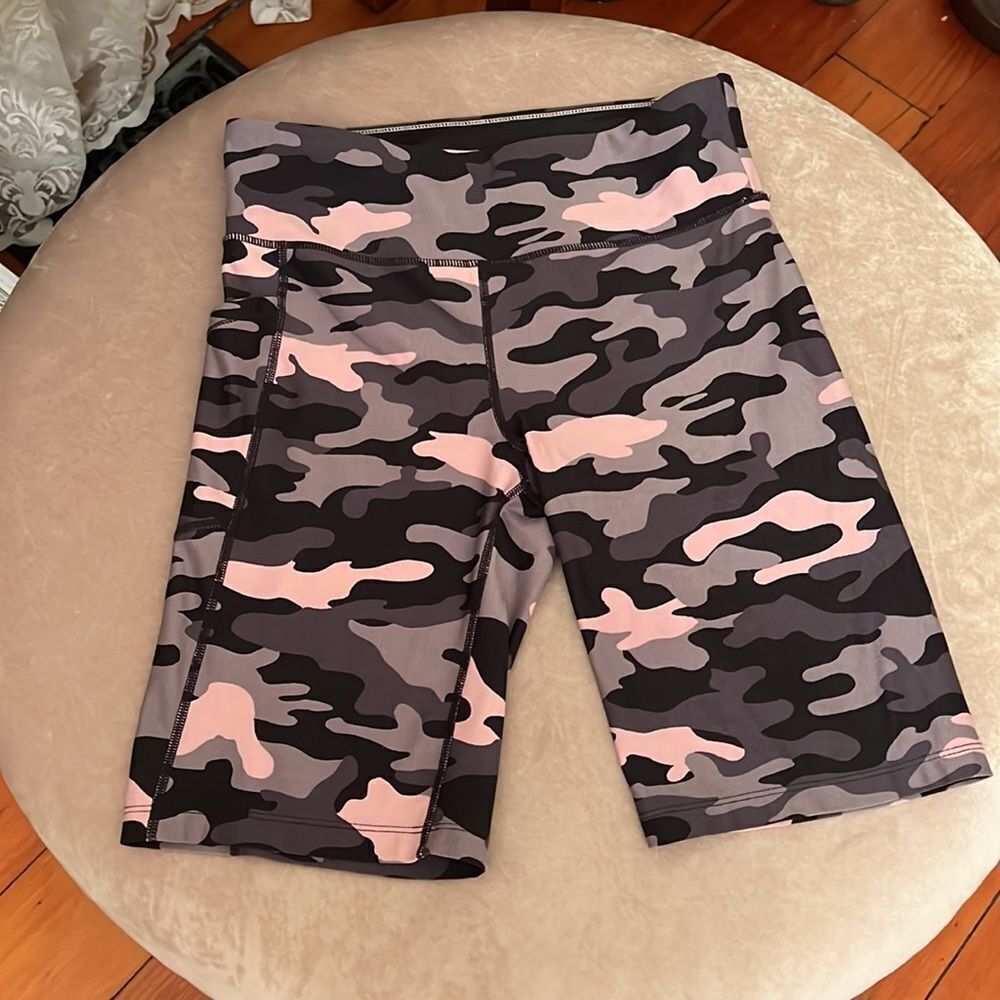 *Calvin Klein CK* Sz M PINK/GRAY/BLK Camo Bike Athletic Nylon Spandex Shorts EUC